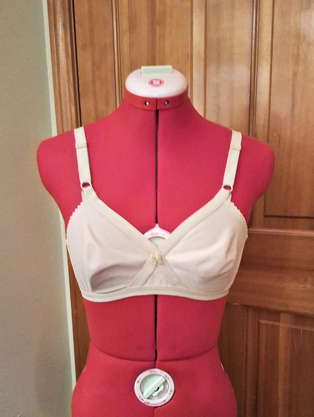 Triumph Cream Bra Size B Cup 70 Like New